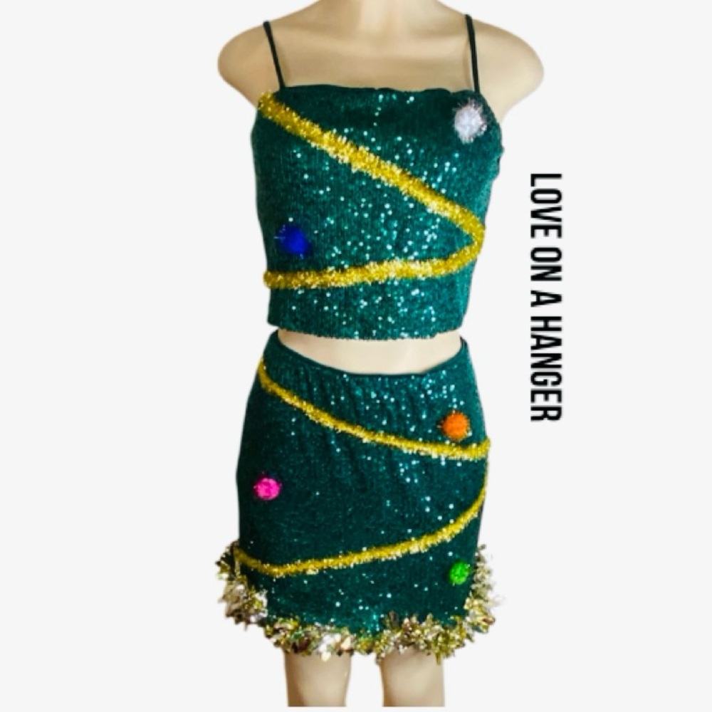 LOVE ON A HANGER Sequin Christmas Tree Skirt Set Women’s Size XS